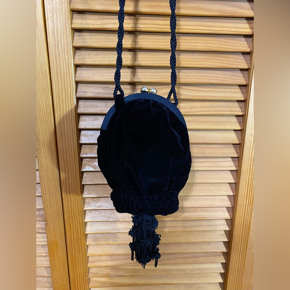 Vintage La Regale: Velvety, mini crossbody purse with tassel